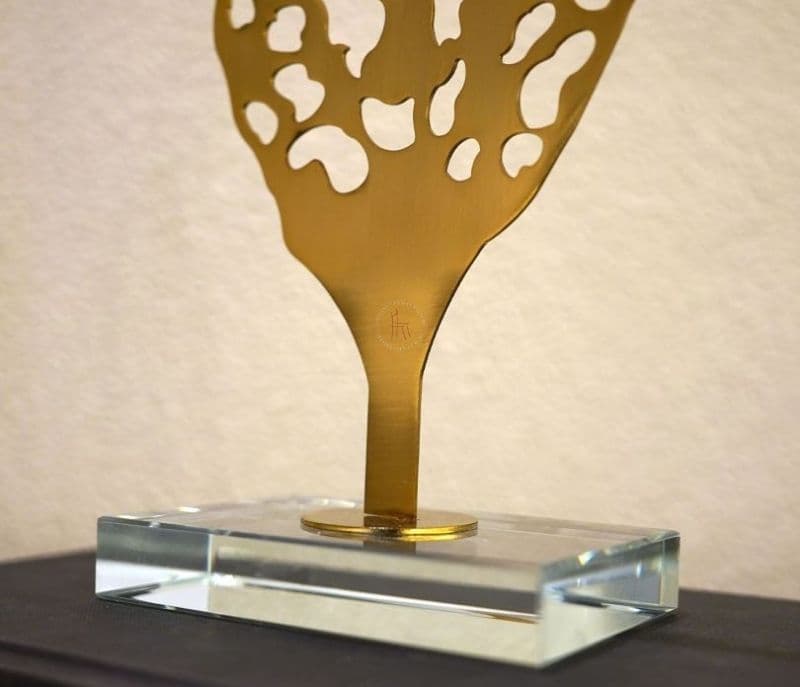 Image 3 for Reign Golden Leaves Table Decor