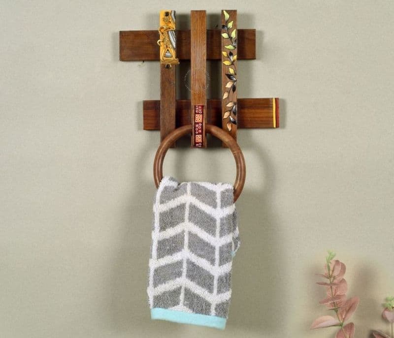 Dakota eafy Slots Handcrafted Towel Hanger