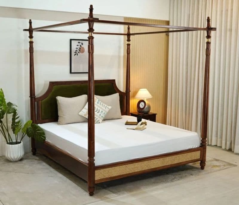 Xoana Poster Bed