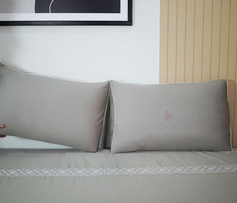 Image 4 for Ariyah Embroidery 300 TC Flat Pure Cotton King Size Bedsheet With 2 Pillow Covers